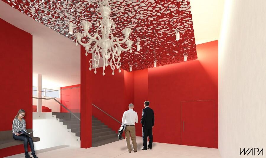 wnętrze holu, dominuje na ścianach kolor czerwony, widać schody i duży kryształowy żyrandol