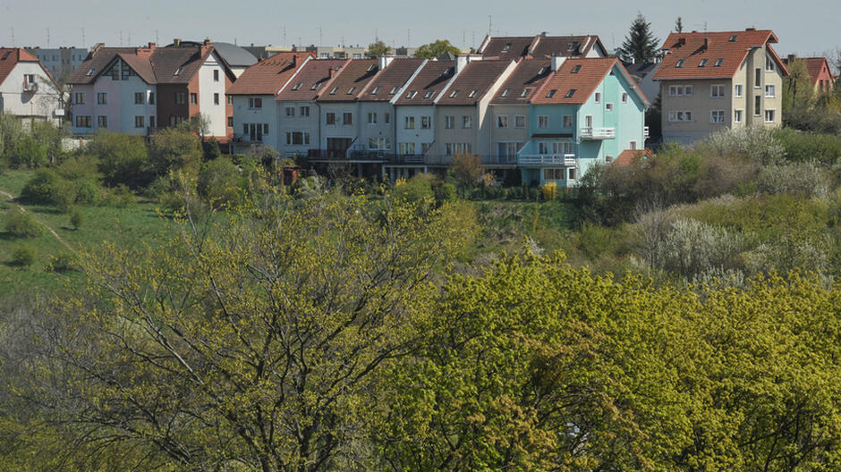 Widok na Gdańsk Siedlce i Wzgórze Mickiewicza z szeregowcami mieszkalnymi (zdjęcie ilustracyjne)