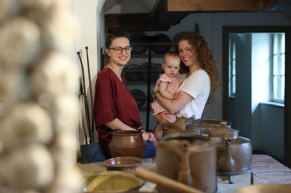 Od lewej: Katarzyna Fiszer i Aleksandra Kucharska z córką Laurą: Laura brała udział w całym procesie tworzenia książki
