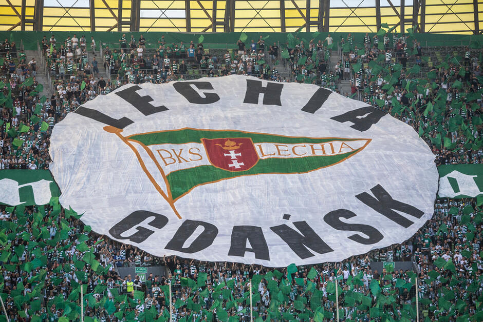 25 lipca 2019 roku Lechia Gdańsk w meczu drugiej rundy eliminacji do Ligi Europy podejmowała na stadionie w Letnicy Brondby Kopenhaga. Kibice Biało-Zielonych przygotowali taką oto niespodziankę