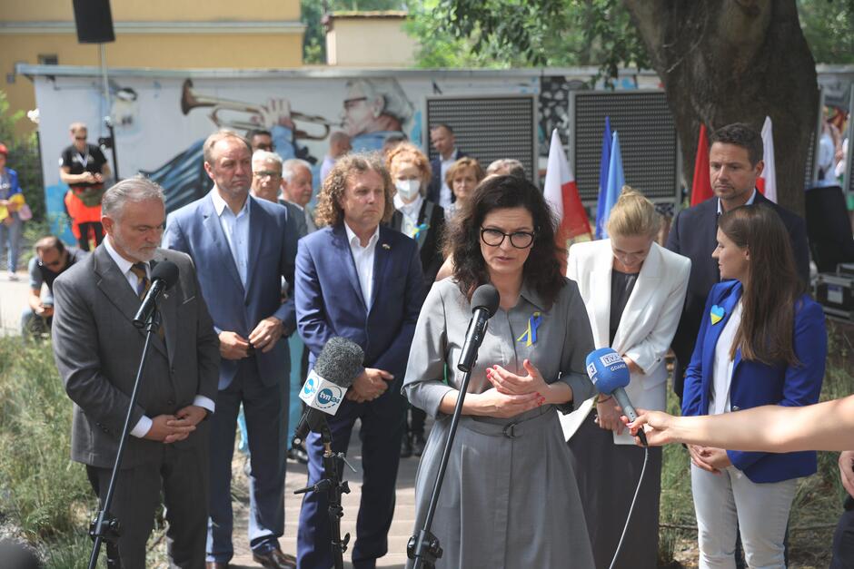Prezydent Gdańska Aleksandra Dulkiewicz apelowała m.in., aby nie zaprzestawać obywatelskiej pomocy uchodźcom z Ukrainy