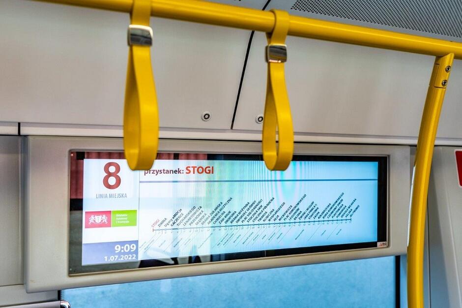 Nowy wyświetlacz wewnętrzny boczny w zmodernizowanym tramwaju Pesa Swing