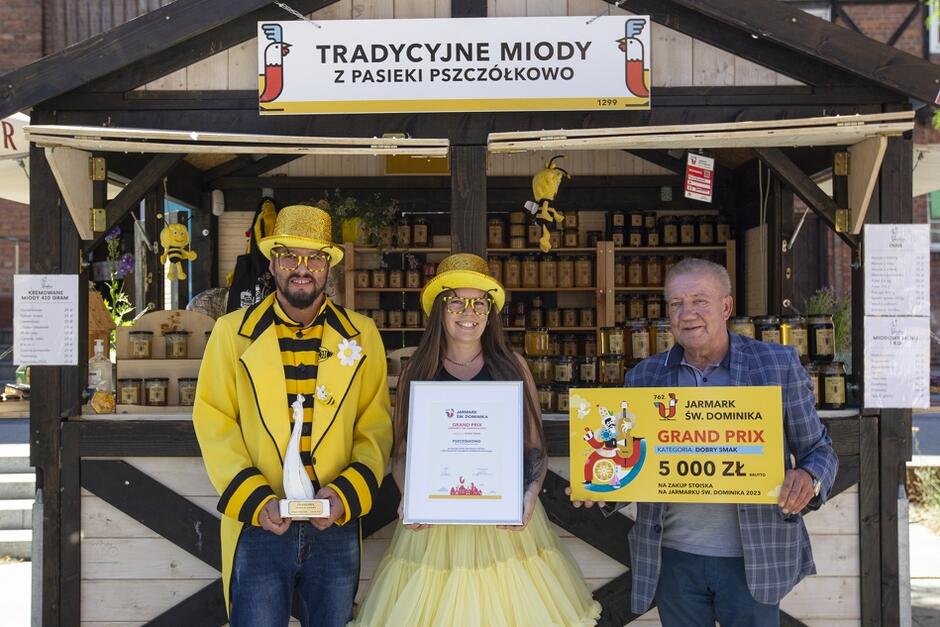 Nagrodzone Grand Prix w kategorii Dobry Smak stoisko Pszczółkowo kusi pysznymi miodami, dba o pszczoły i edukuje