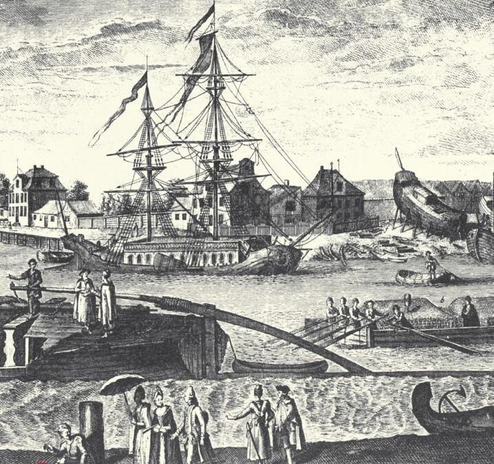 Polskie statki na Motławie u ujścia kanału Raduni. Po lewej widoczna tylna część szkuty, która była największym statkiem żaglowym pływającym po Wiśle, po prawej płynąca komięga (wypełniona zbożem), która służyła do jednorazowego spławu; fragment ryciny J. F. Schustera, 1770