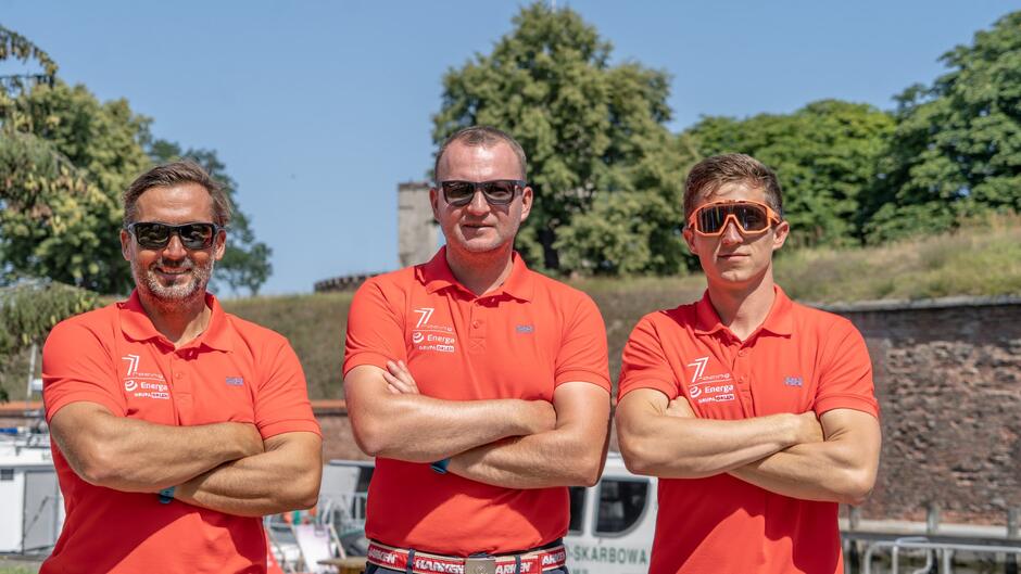 Mistrzowski zespół Energa 77 Racing Team. Nz. od lewej Piotr Przybylski, Piotr Tarnacki i Maksymilian Pawłowski