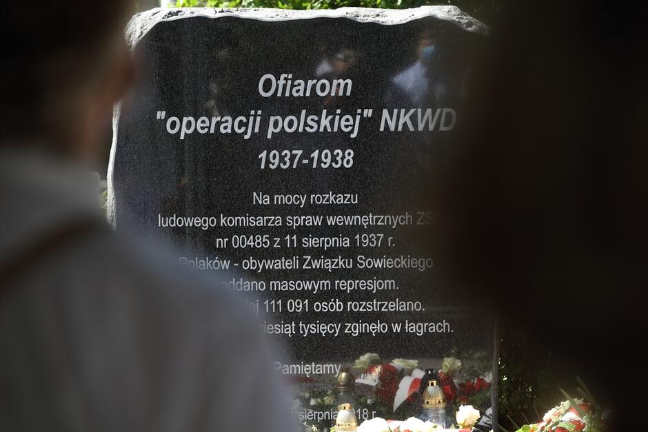 Cmentarz Łostowicki w Gdańsku. Monument poświęcony ofiarom ludobójstwa Polaków w ZSRR