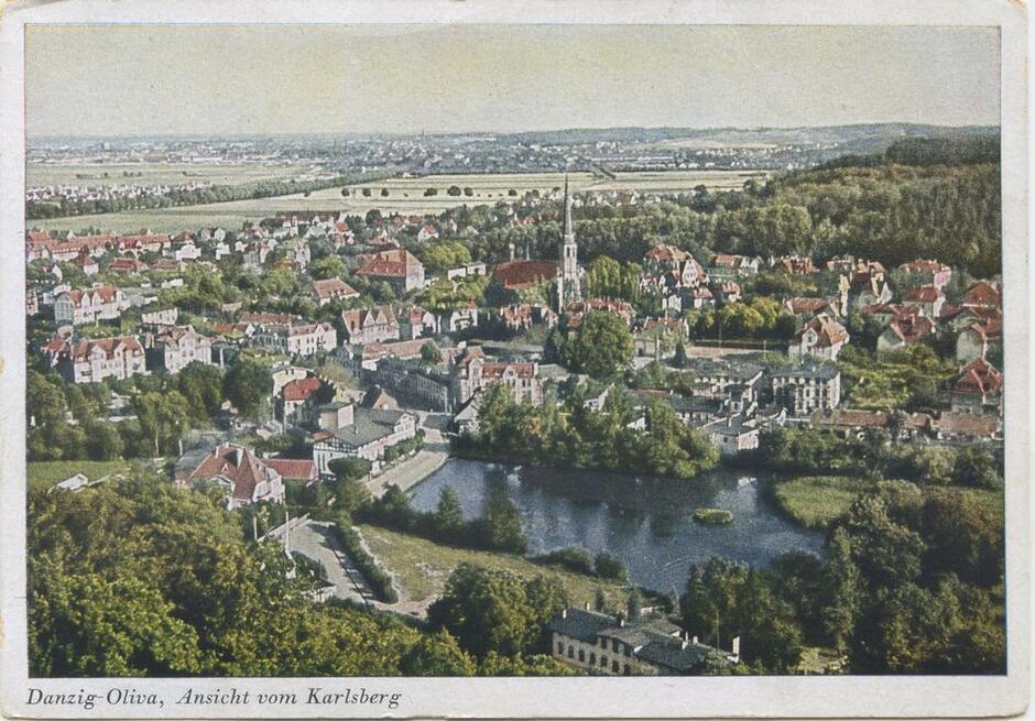 Kolorowa pocztówka prezentująca panoramę Oliwy ze szczytu Pachołka, 1941 rok