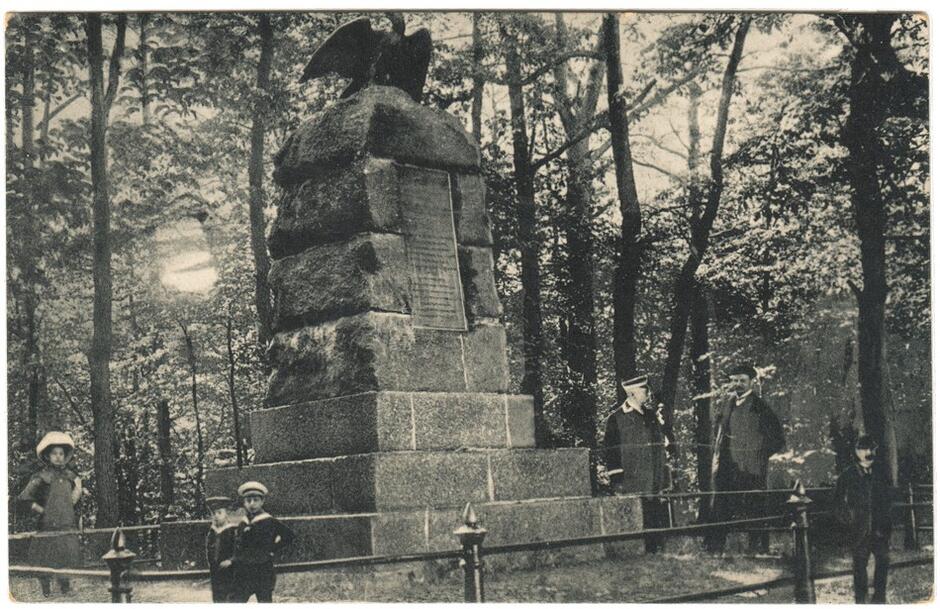 Pomnik królowej Luizy, odsłonięty w 1889 roku. Przełom XIX i XX wieku