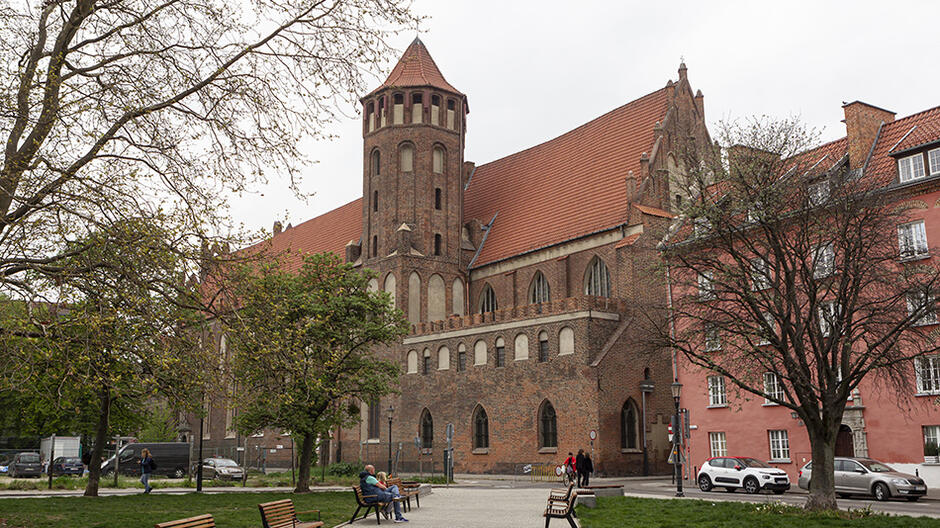 XIV-wieczny kościół św. Mikołaja to jeden z niewielu zabytków Głównego Miasta, który nie uległ zniszczeniu podczas II wojny światowej