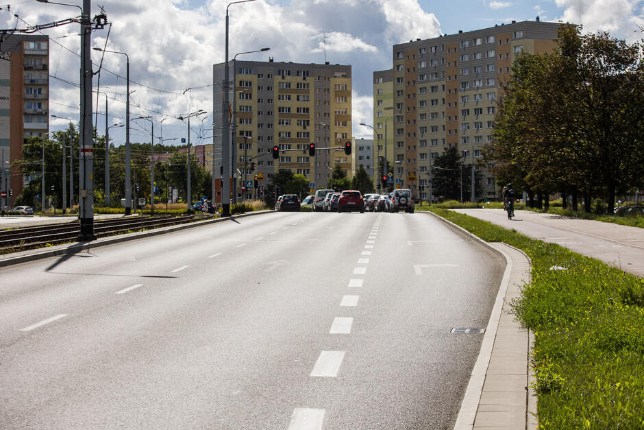 Z ulicy Rakoczego w ulicę Bulońską będzie można skręcić z dwóch pasów ruchu. To dobra wiadomość dla kierowców