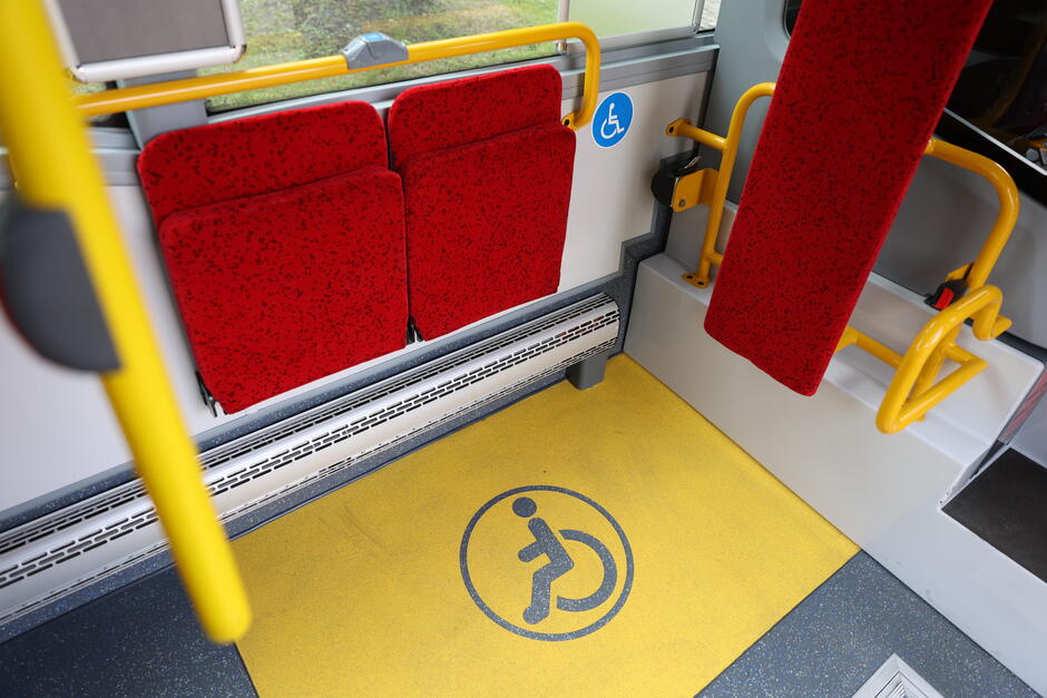 Minibusy mają także wyznaczone miejsca m.in. dla osób niepełnosprawnych