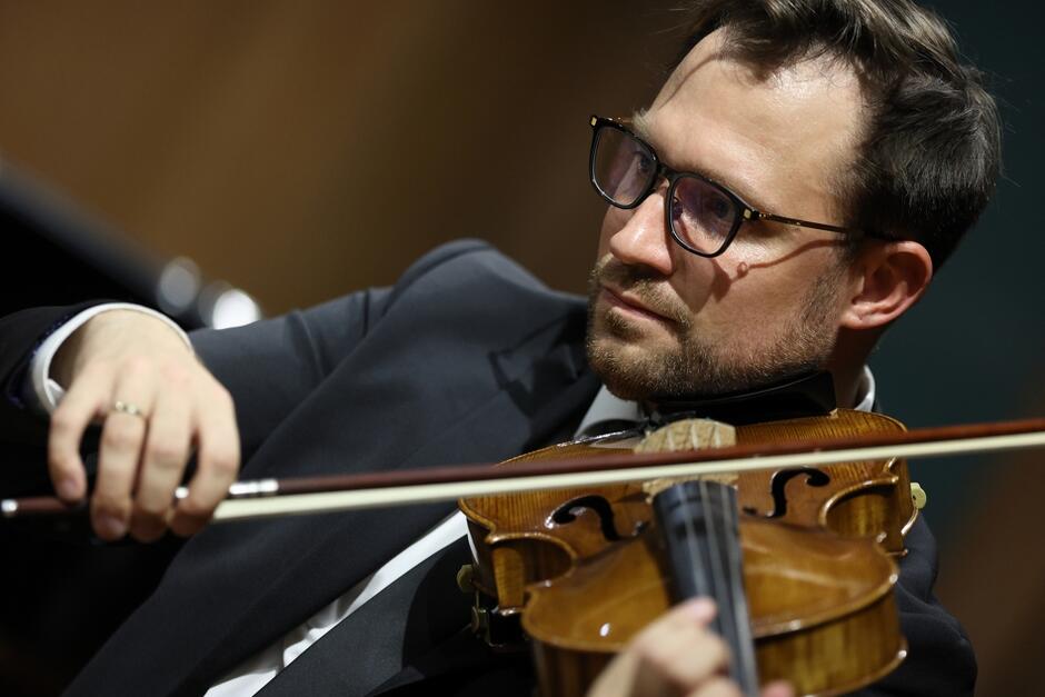 Krzysztof Komendarek-Tymendorf to ceniony muzyk i pedagog, oraz współtwórca i dyrektor artystyczny Euro Chamber Music Festival Gdańsk