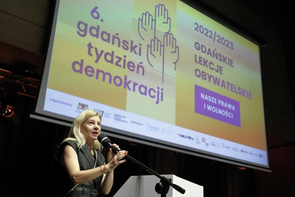 Jedną z pomysłodawczyń Gdańskich Lekcji Obywatelskich jest Agnieszka Tomasik, dyrektorka ZSO nr 8 w Gdańsku i liderka Kreatywnej Pedagogiki. Europejskie Centrum Solidarności, środa, 14 września