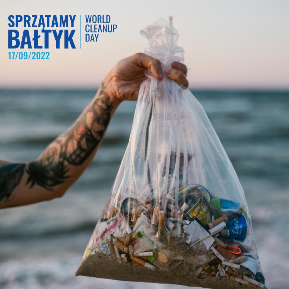 W 2021 r. na plaży w Brzeźnie podczas akcji Sprzątamy Bałtyk zebrano ok. 50 worków śmieci