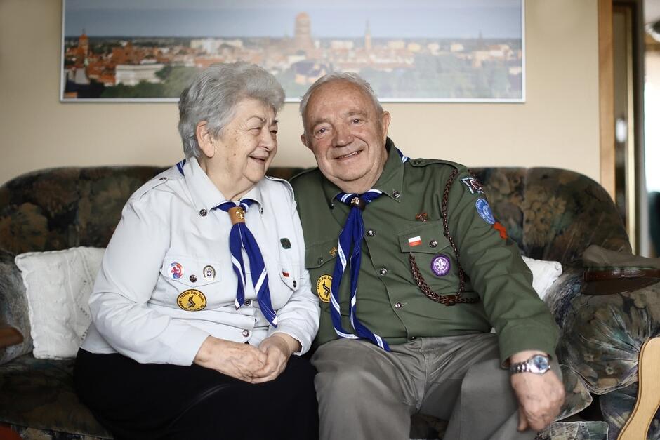 Jadwiga i Bogdan Radysowie poznali się w Gdańsku, w harcerstwie, małżeństwo od 57 lat, wciąż w mundurach