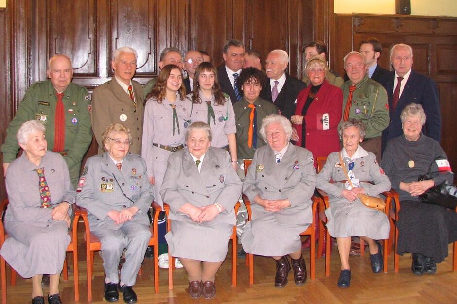 Rok 2008, Ryszard Kaczorowski honorowym obywatelem Miasta Gdańska, spotkanie z harcerzami, w gronie także Bogdan Oleszek ówczesny przewodniczący Rady Miasta Gdańska 