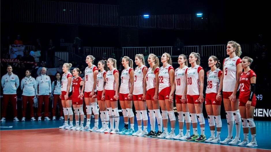 Reprezentacja Polski podczas hymnów przed pierwszym meczem mistrzostw świata z Chorwacją