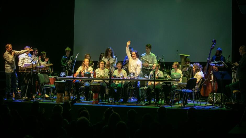 W grudniu 2021 roku Remont Pomp wystąpił na Festiwalu Świat Mało Znany wraz z Orkiestrą Klezmerską Teatru Sejneńskiego oraz Mikołajem Trzaską 