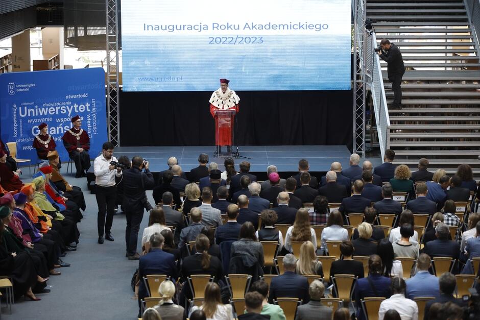 Inauguracja roku akademickiego 2022/23 na Uniwersytecie Gdańskim odbyła się w Bibliotece Głównej uczelni