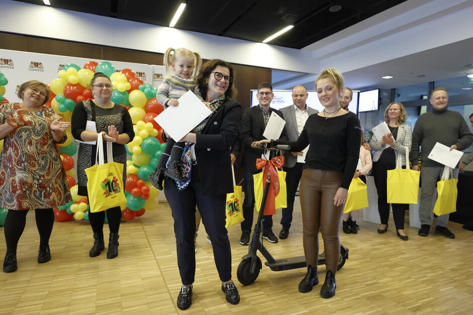 W piątek, 14 października, ogłoszono wyniki głosowania na projekty BO 2023. Prezydent Gdańska Aleksandra Dulkiewicz wręczyła nagrody głosującym mieszkańcom, m.in. najmłodszej, 3-letniej laureatce