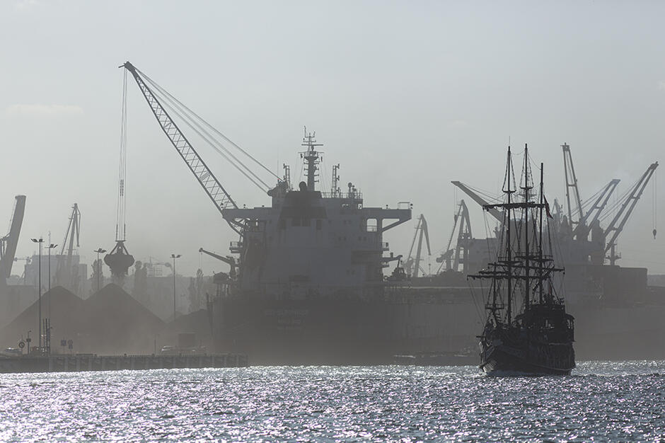 Do Portu Gdańsk wpływa codziennie kilka statków z węglem