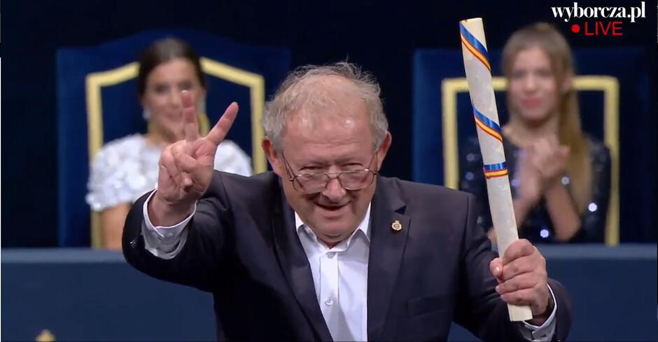 Adam Michnik z Nagrodą Księżnej Asturii, screen z transmisji uroczystości