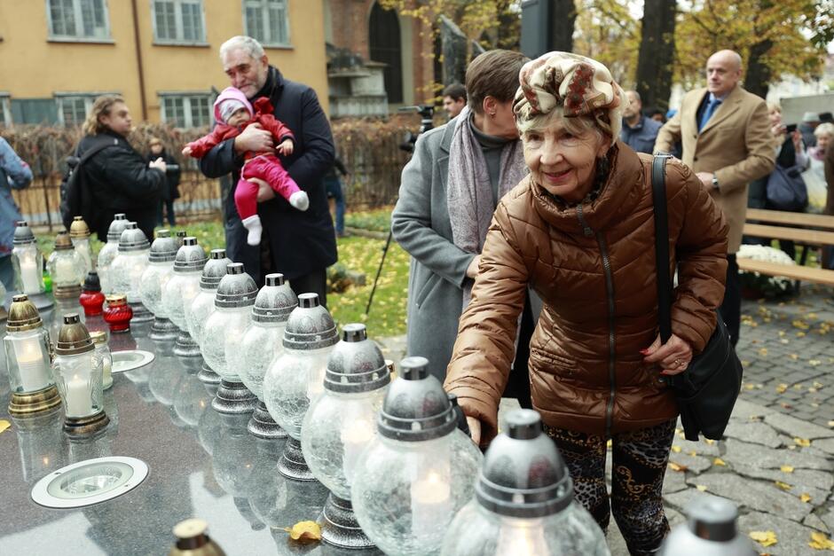 Uroczystość na Cmentarzu Nieistniejących Cmentarzy przyciągnęła wielu zwykłych gdańszczan