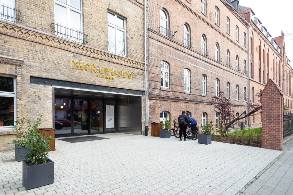 Dwór Uphagena Arche Gdańsk - hotel w zaadaptowanych wnętrzach dawnego szpitala na Dolnym Mieście wyróżniony Nagrodą Prezydenta Gdańska w Konkursie na najlepszą gdańską realizację architektoniczną lat 2020 - 21 w kategorii obiekty rewaloryzowane