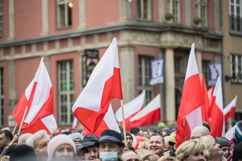 Parada Niepodległości w 2021 roku w Gdańsku, tłum na Długim Targu