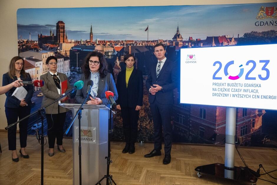 Przekazanie projektu budżetu na przyszły rok. Fot. Dominik Paszliński