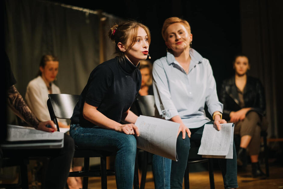 Teatr Powernennia zaprezentuje czytanie performatywne z pieśniami kozackimi, które stanowią historyczne tło dla opowieści o roli kobiety w czasie wojny w przeszłości i teraźniejszości