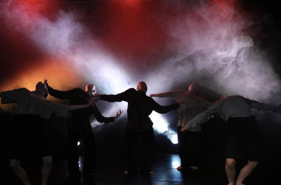 W piątkowy wieczór wystąpi m.in. Ukrainian Art & Dance Company - zespół tancerzy z różnych stron Ukrainy, których łączy miłość do ojczyzny, tańca i sceny