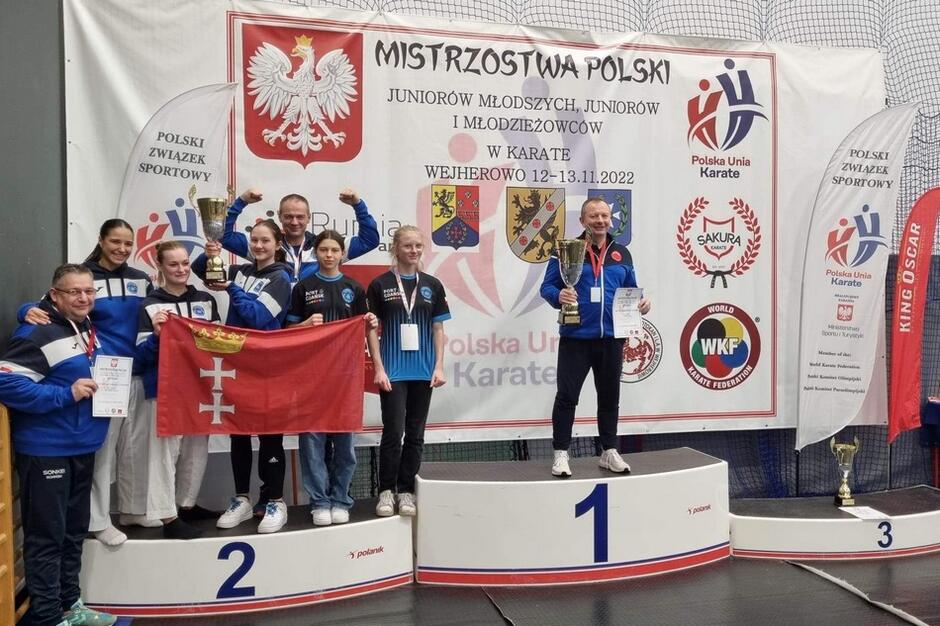 Członkowie klubu Karate SONKEI Gdańsk w mistrzostwach Polski juniorów zdobyli łącznie 16 medali