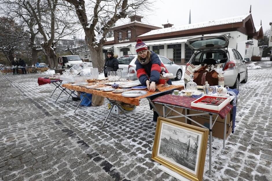 Pomimo zimowej aury, na Rynku Oliwskim handel nie ustaje