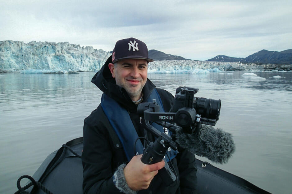 Kuba Witek to reżyser filmów dokumentalnych, podróżnik, autor książek i piosenek. Pokaz filmu „Zwykłe Życie” w jego reżyserii otworzy Nordic Focus Festival 2022