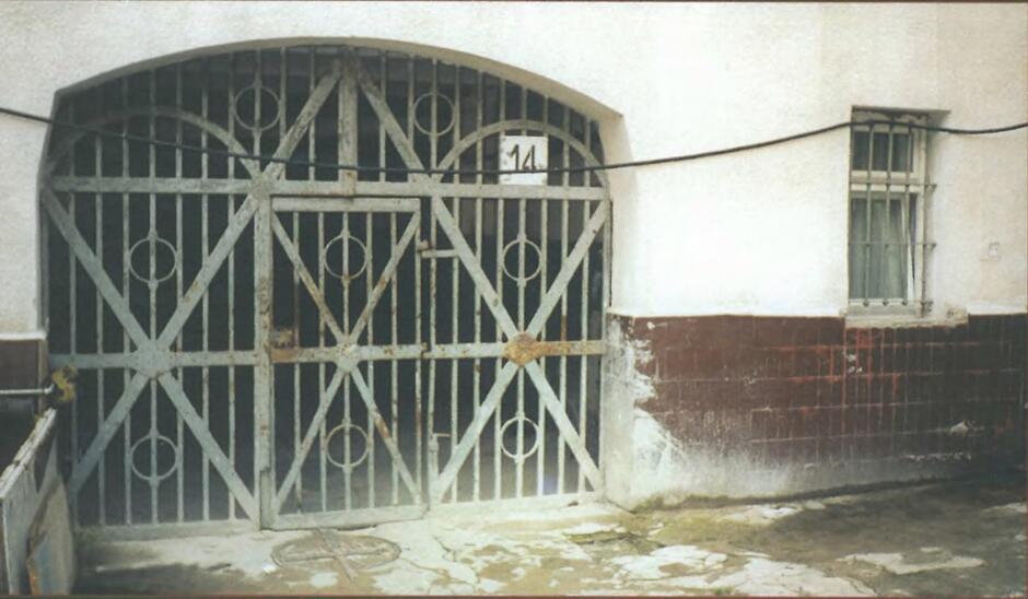 Gdańskie więzienie, brama wewnętrzna prowadząca do Pawilonu Centralnego