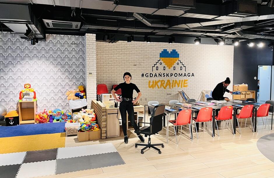 Na potrzeby Centrum Społeczności polsko - ukraińskiej w Gdańsku zaadaptowano przestrzeń po jednym z punktów akcji Gdańsk pomaga Ukrainie 