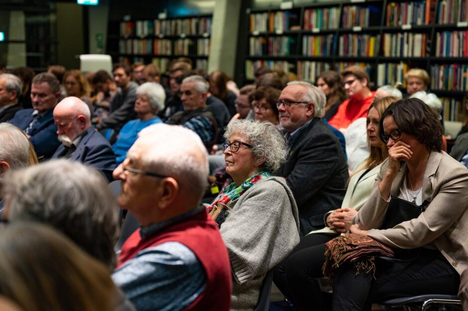 Spotkanie cieszyło się dużym zainteresowaniem publiczności. Wspomnieniom dawnych działaczy TKK w bibliotece Europejskiego Centrum Solidarności przysłuchiwało się ok. 120 osób.