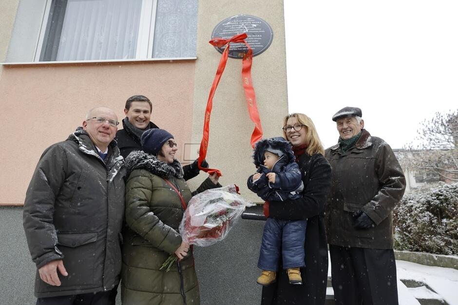 W sobotę, 3 grudnia 2022 r., odsłonięto pamiątkową tablicę na budynku, w którym mieszkał prof. Konstanty Andrzej Kulka
