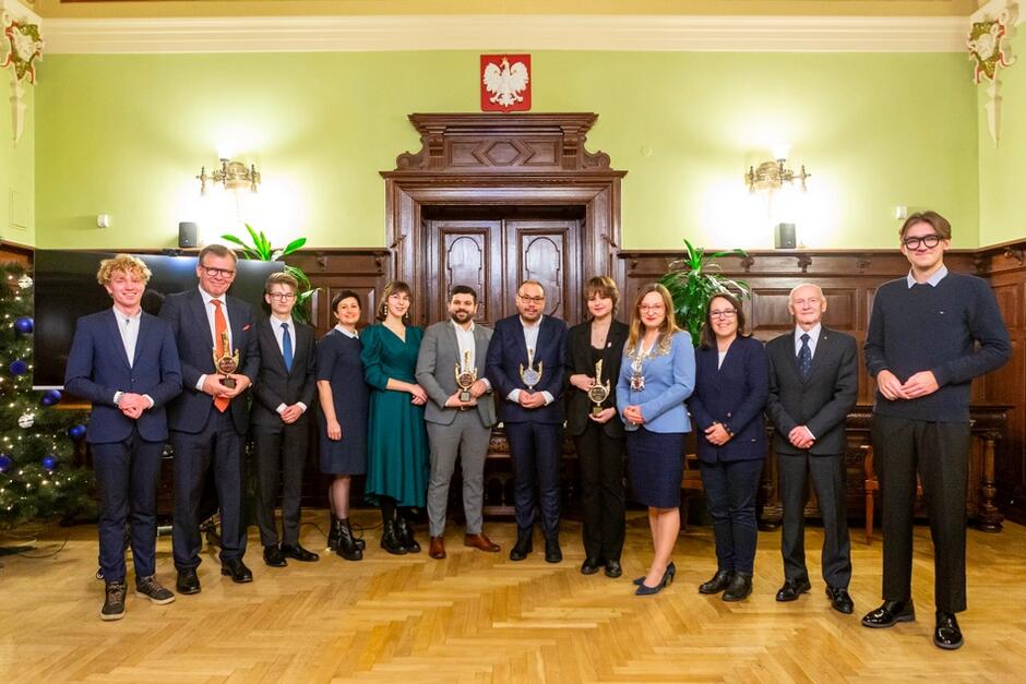 Nagrody Rady Miasta Gdańska Zasłużony dla Gdańskich Seniorów i Zasłużony dla Gdańskiej Młodzieży przyznane zostały po raz pierwszy