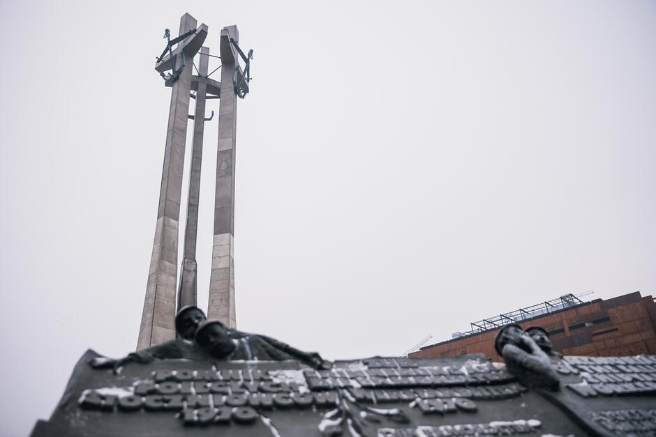 Budowa Pomnika Poległych Stoczniowców była jednym z postulatów strajkujących na Wybrzeżu załóg w sierpniu 1980 roku.