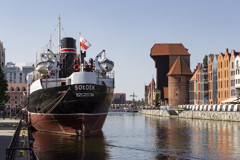 Statek-Muzeum s.s. „Sołdek” to pierwszy pełnomorski statek zbudowany w Stoczni Gdańskiej po II wojnie światowej. Przy nabrzeżu Ołowianki zacumował w 1989 roku