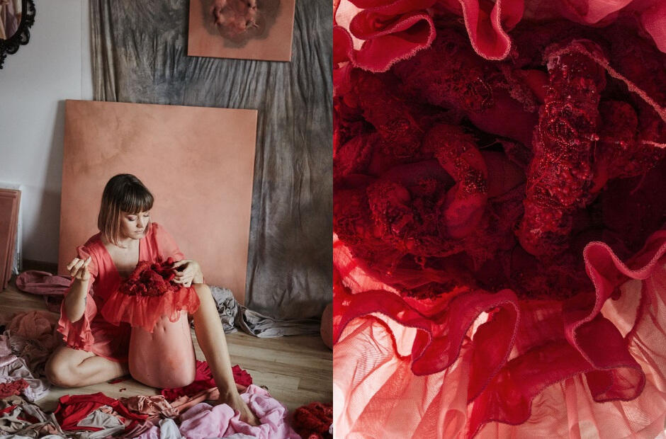 dwa zdjęcia, na pierwszym kobieta tworzy dzieło, na drugim dzieło z tekstyliów, wszystko utrzymane w czerwonej kolorystyce
