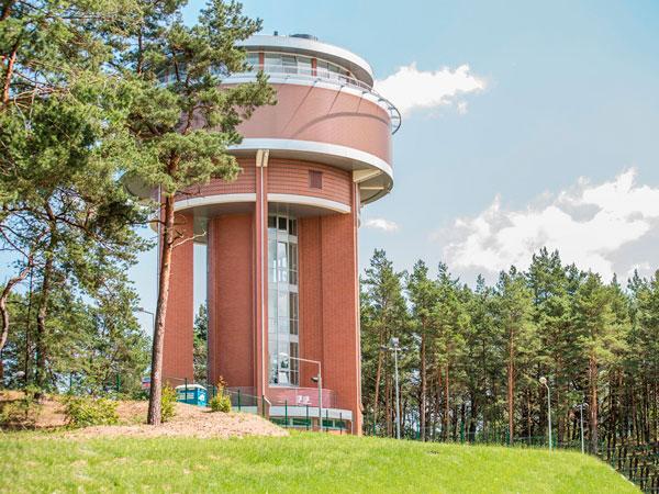 Zbiornik wieżowy wody Kazimierz na Wyspie Sobieszewskiej.