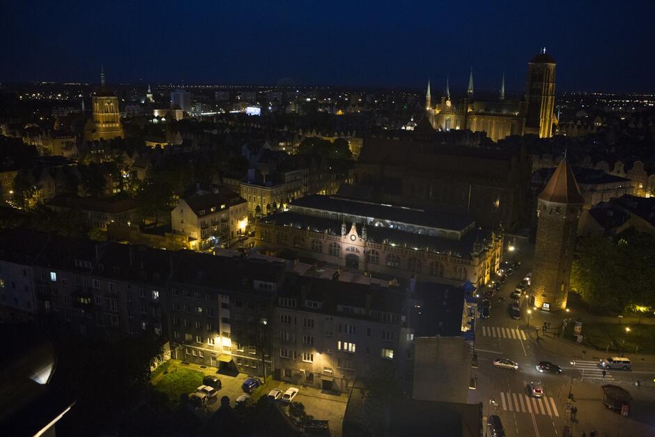 śródmieście gdańska w nocy