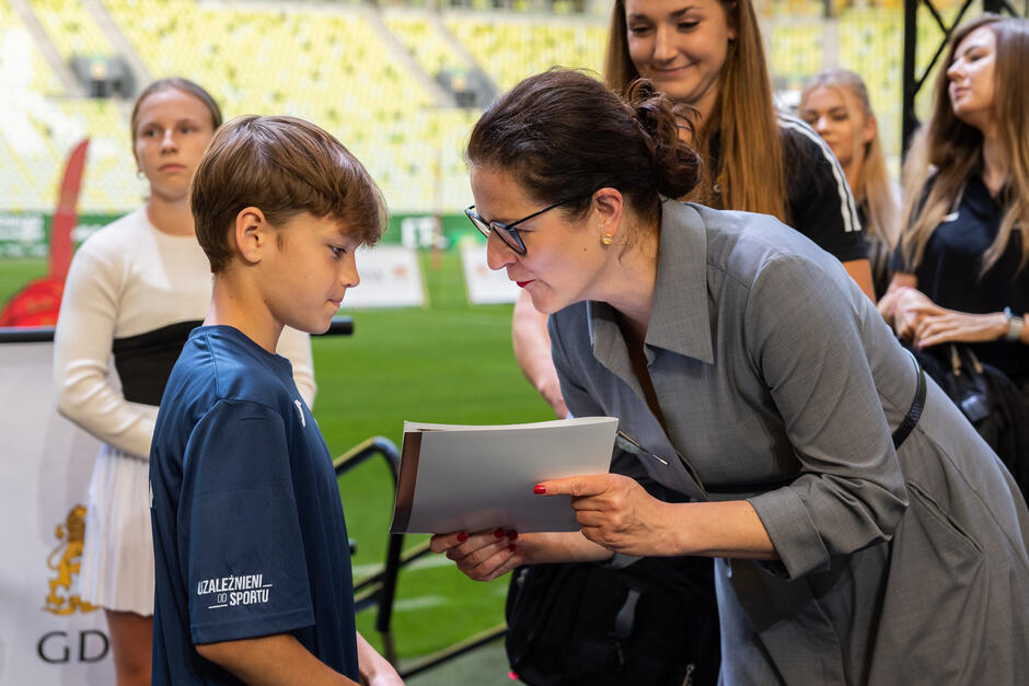 Chłopiec i kobieta (prezydent Dulkiewicz)