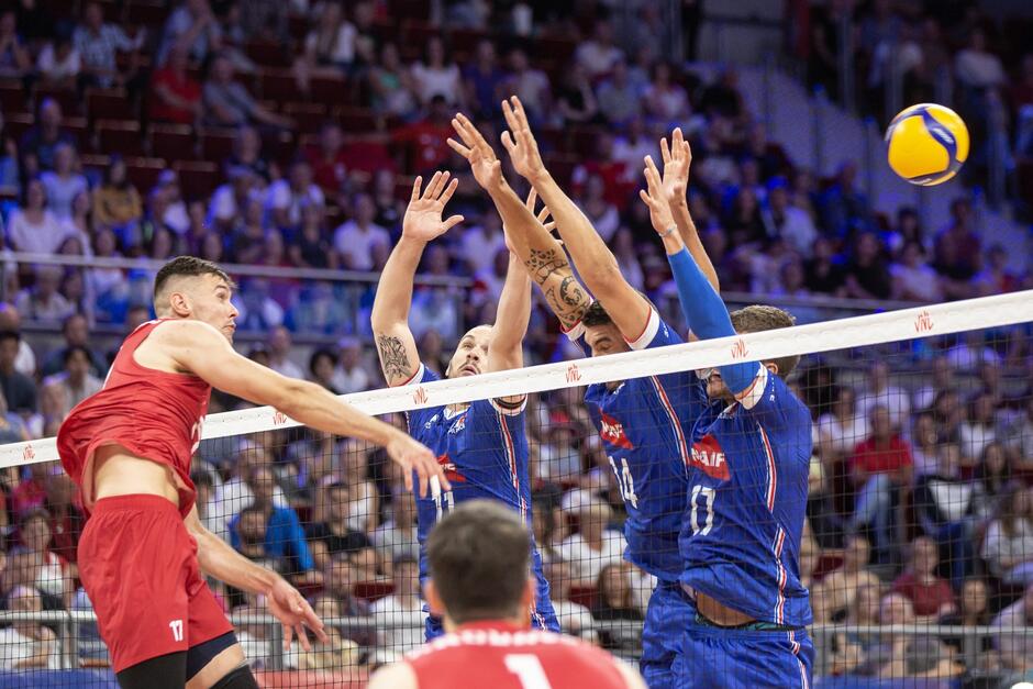 Les équipes des États-Unis et de l’Italie en demi-finale de la Ligue des Nations de volleyball après la première journée du tournoi à Gdansk