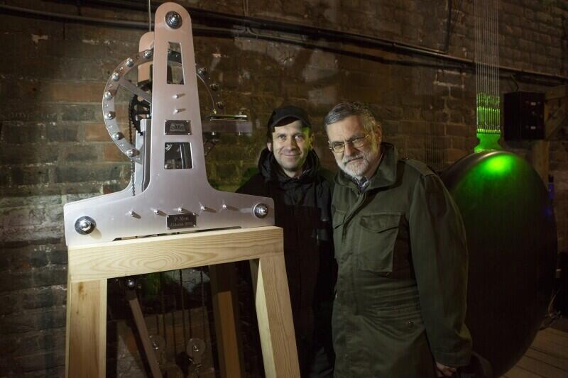 P31m___zegar_z_najdluzszym_wahadlem_na_swiecie_83075_800px