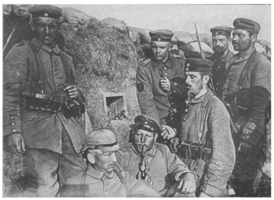Czarno-białe zdjęcie, żołnierze w okopach