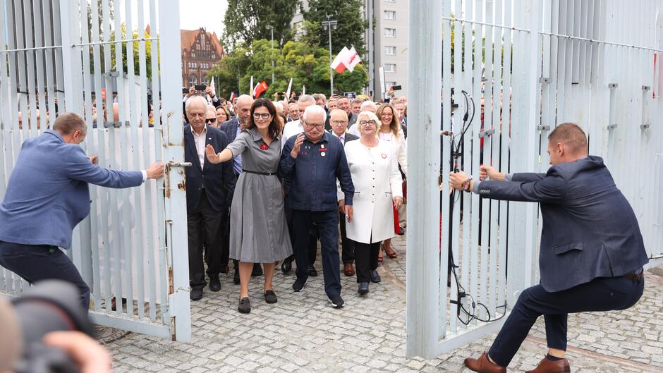 “Let’s save Poland!”  – an appeal to the leaders of Gdańsk in August, 43 years since the Solidarity victory